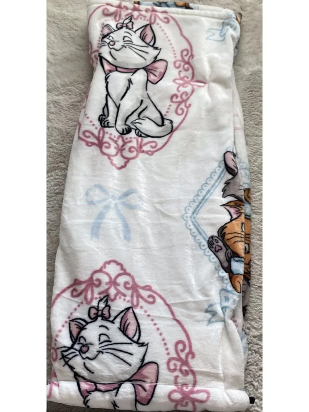 Disney The Aristocats Marie Toulouse & Berlioz White Plush Throw Blanket 50”x70”